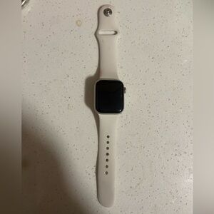 White Apple Watch 40MM